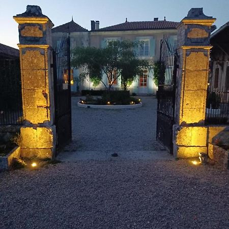 La Grange Terrou Casa de hóspedes Saint-Germain-de-Confolens Exterior foto